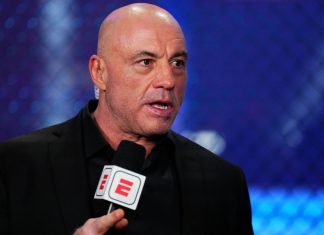 Джо Роган резко осудил остановку боя за титул UFC между Аспиналлом и Ганом Джо Роган резко осудил остановку боя за титул UFC между Аспиналлом и Ганом