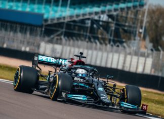 Дориан Пин стала первой француженкой, пилотировавшей машину Мерседес F1 Дориан Пин стала первой француженкой, пилотировавшей машину Мерседес F1