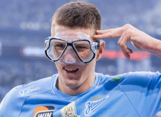 Губерниев: Соболев становится системообразующим игроком «Зенита», но его поведение порой выглядит глупо Губерниев: Соболев становится системообразующим игроком «Зенита», но его поведение порой выглядит глупо
