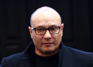 Генич назвал «Зенит» минимальным фаворитом в матче 24-го тура РПЛ против «Краснодара» Генич назвал «Зенит» минимальным фаворитом в матче 24-го тура РПЛ против «Краснодара»