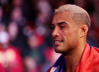 Карлос Ульберг потерял чемпионский пояс UFC после празднования победы в Майами Карлос Ульберг потерял чемпионский пояс UFC после празднования победы в Майами