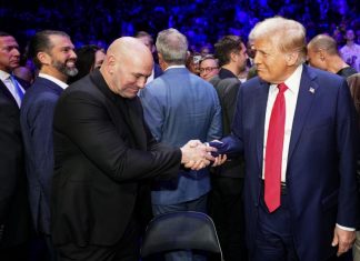 В кард турнира UFC в Белом доме добавлен бой Хокит — Льюис по инициативе Трампа В кард турнира UFC в Белом доме добавлен бой Хокит — Льюис по инициативе Трампа