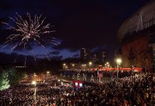 Фанаты «Арсенала» вышли на улицы Лондона отпраздновать чемпионство Фанаты «Арсенала» вышли на улицы Лондона отпраздновать чемпионство