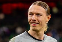Игроки ПСЖ сделали фото с жёнами после титула Игроки ПСЖ сделали фото с жёнами после титула