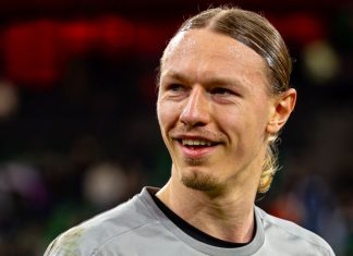 Игроки ПСЖ сделали фото с жёнами после титула Игроки ПСЖ сделали фото с жёнами после титула
