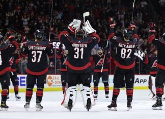 Андерсен вошёл в историю НХЛ с 8-0 Андерсен вошёл в историю НХЛ с 8-0