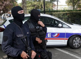 В Париже задержали 35 человек во время финала Кубка Франции В Париже задержали 35 человек во время финала Кубка Франции