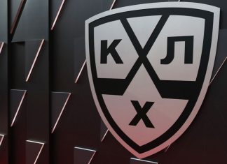 Фисенко и Джонсон подрались в матче КХЛ Фисенко и Джонсон подрались в матче КХЛ