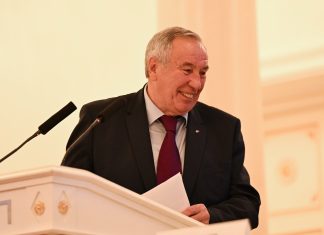 Тарпищев высказался против критики спортсменов-депутатов Тарпищев высказался против критики спортсменов-депутатов