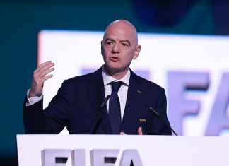 Инфантино не добился рукопожатия на конгрессе ФИФА Инфантино не добился рукопожатия на конгрессе ФИФА