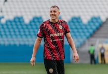 Газизов прокомментировал возможный переход Дзюбы в махачкалинское «Динамо» Газизов прокомментировал возможный переход Дзюбы в махачкалинское «Динамо»