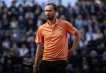 Медведев уверенно вышел во второй круг турнира ATP 500 в Галле Медведев уверенно вышел во второй круг турнира ATP 500 в Галле