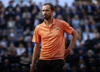 Медведев уверенно вышел во второй круг турнира ATP 500 в Галле Медведев уверенно вышел во второй круг турнира ATP 500 в Галле