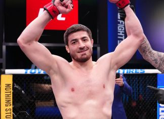 Яхьяев нокаутировал Уокера за восемь секунд Яхьяев нокаутировал Уокера за восемь секунд