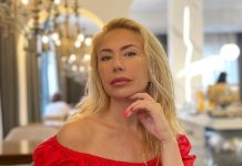 Бывшая фигуристка Гребёнкина показалась в бикини во время отдыха в Казани Бывшая фигуристка Гребёнкина показалась в бикини во время отдыха в Казани