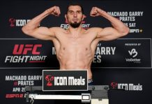 Магомедов быстро завершил бой с Олексейчуком на UFC в Баку Магомедов быстро завершил бой с Олексейчуком на UFC в Баку