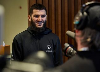 Бетербиев настаивает на третьем бою с Биволом Бетербиев настаивает на третьем бою с Биволом