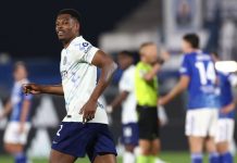 Куман отдал предпочтение переходу Думфриса в «Барселону» Куман отдал предпочтение переходу Думфриса в «Барселону»