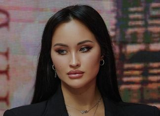 Анастасия Татарева показала гимнастические навыки на берегу Финского залива Анастасия Татарева показала гимнастические навыки на берегу Финского залива