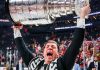 «Каролина» празднует второй Кубок Стэнли с тренером Бриндамором «Каролина» празднует второй Кубок Стэнли с тренером Бриндамором