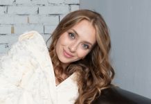 Виктория Синицина продемонстрировала новый образ с белым кружевным лифчиком Виктория Синицина продемонстрировала новый образ с белым кружевным лифчиком