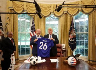 ФИФА позволит Трампу вручить трофей победителю чемпионата мира в Нью-Йорке ФИФА позволит Трампу вручить трофей победителю чемпионата мира в Нью-Йорке