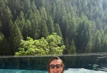Шарапова опубликовала фото с эффектным прыжком в бассейн в красном купальнике Шарапова опубликовала фото с эффектным прыжком в бассейн в красном купальнике