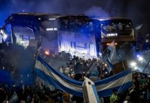 Тысячи встретили сборную Аргентины после финала ЧМ-2026 Тысячи встретили сборную Аргентины после финала ЧМ-2026