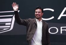 Серхио Перес поддержал сборную Мексики перед матчем с Англией Серхио Перес поддержал сборную Мексики перед матчем с Англией