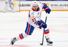Менелл подписал контракт с клубом ВХЛ, но за него не сыграет