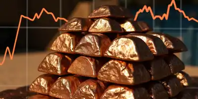 Медь снизилась ниже 13 000 долларов на фоне запасов и спроса в Китае