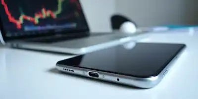 Xiaomi представила смартфон за $630 для конкуренции с iPhone 17