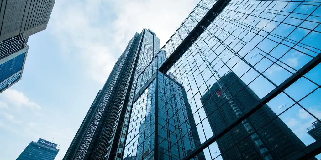 Lai Sun Development предлагает продать 50% долю в CCB Tower в Гонконге