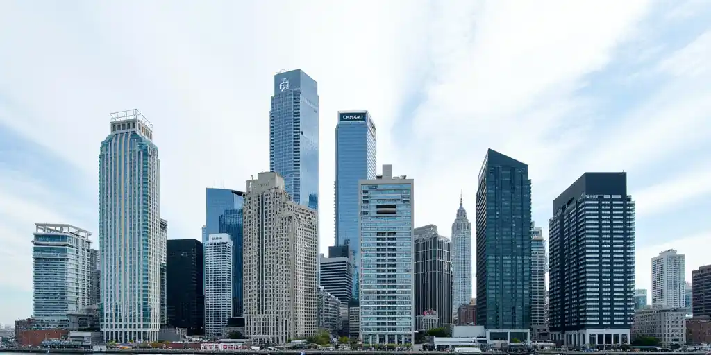 Хедж-фонд Anson инвестирует в недвижимость Канады после успешных результатов