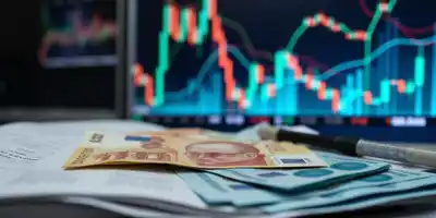 Колебания курса валют – естественные рыночные процессы, заявили в Кремле