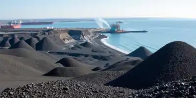 Железная руда превысила $100 впервые с мая на фоне оптимизма в Китае