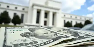 Доллар снижается на фоне действий Трампа в отношении ФРС