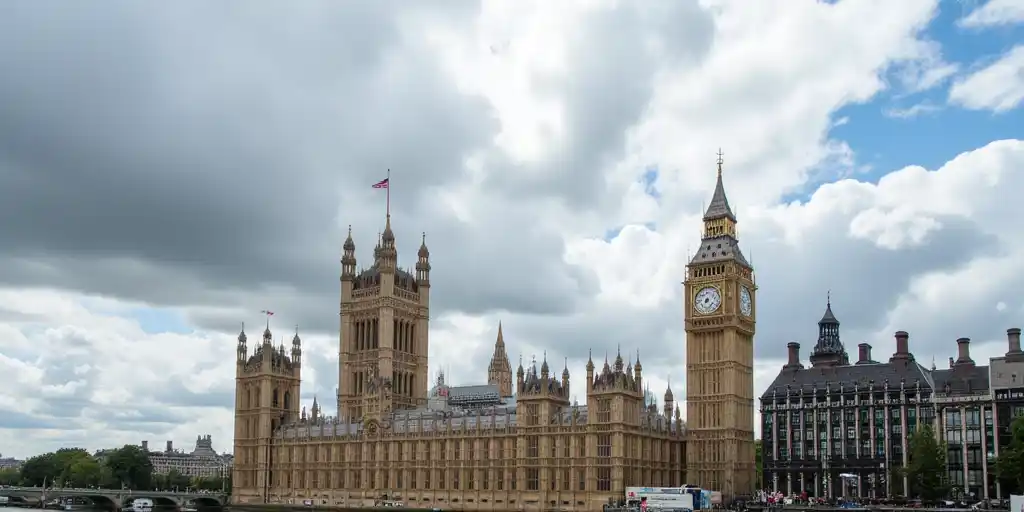 Стармер готовится к шести месяцам борьбы за сохранение поста премьера