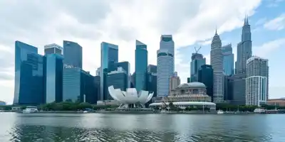 Сингапур сохраняет монетарную политику без изменений и повышает прогноз инфляции