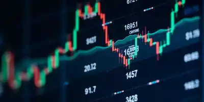 Индийская рупия достигла рекордно низкого уровня из-за задержки торговой сделки с США