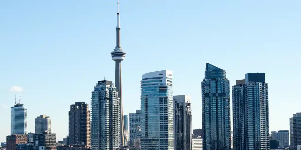 Канадский рынок недвижимости переживает спад, один фонд входит без долгов