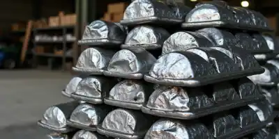 Биржевая цена цинка превысила 3200 долларов за тонну