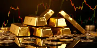 Золото снижается после рекордных максимумов на фоне фиксации прибыли инвесторами