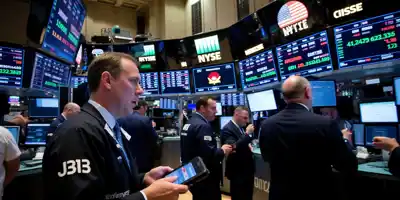 Американские акции близки к рекордным максимумам перед экономическими данными