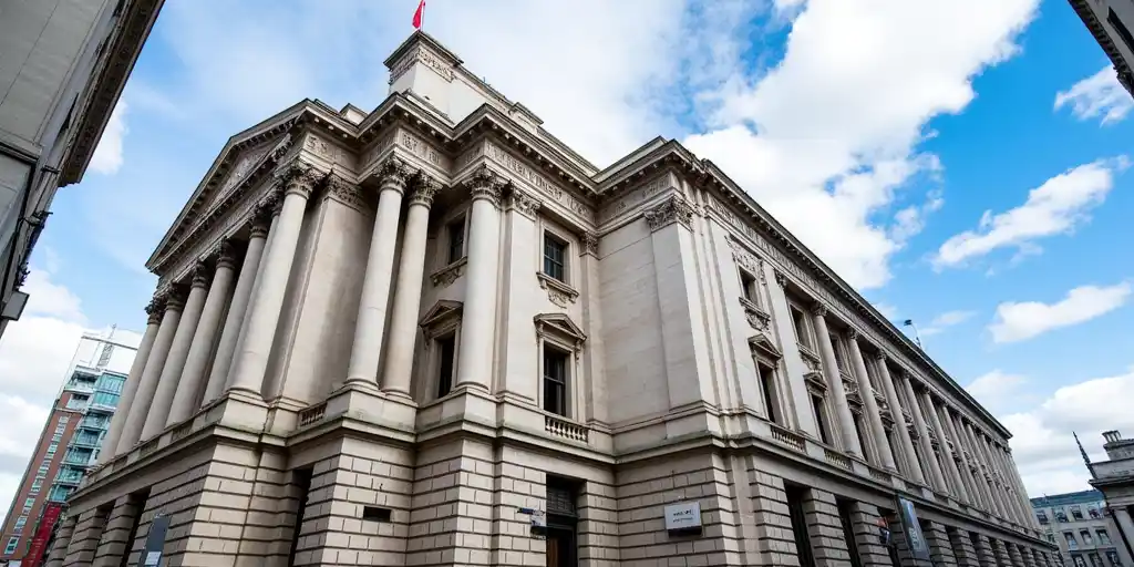Банк Англии оставил ключевую ставку на уровне 4%