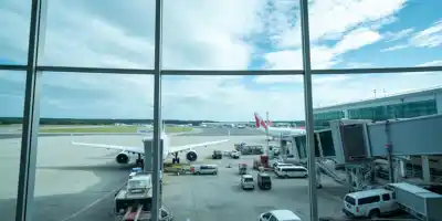 Adani инвестирует $11 млрд в аэропорты, готовится к IPO