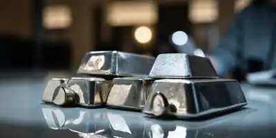 Серебро достигло нового рекорда из-за дефицита поставок и ожиданий снижения ставок