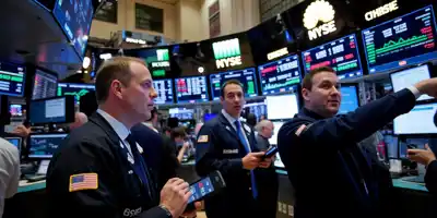 Инвесторы США переходят от ИИ-акций к циклическим