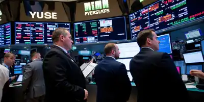 Американские акции продолжают снижение на фоне неоднозначных экономических данных