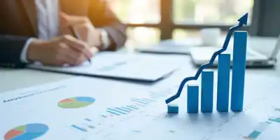 Прогнозируемое снижение ключевой ставки РФ до 13–15% к концу 2025 года